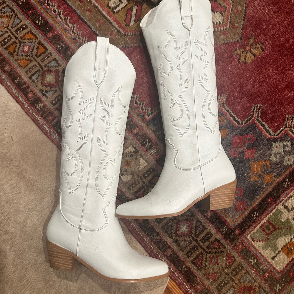 Bellini White Knee High Western Boots faux leather 8